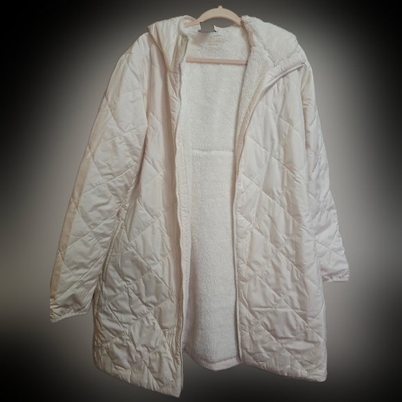 The North Face Women's White Quilted Jacket - Picture 1 of 2
